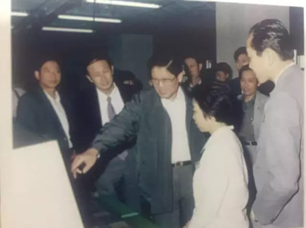 原國務(wù)委員李鐵映參觀西儀集團(tuán)